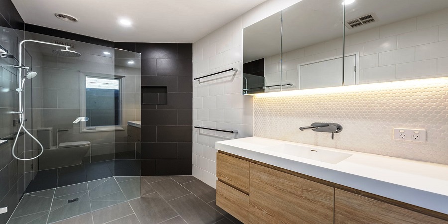 4 Reasons to Hire a Bathroom Remodelling Team